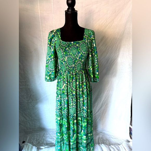 Me to We Dresses & Skirts - Me 2. Amazing geometric pattern. Maxi dress. Size M